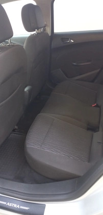 Opel Astra cena 20000 przebieg: 281000, rok produkcji 2013 z Gościno małe 106